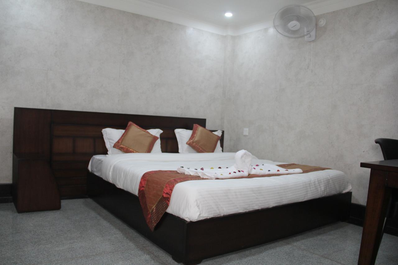 Hotel Silk Haldwāni Dış mekan fotoğraf