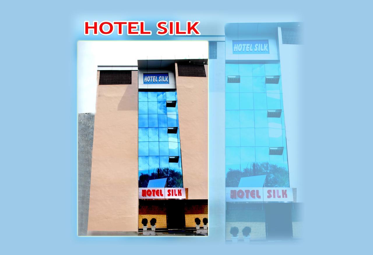 Hotel Silk Haldwāni Dış mekan fotoğraf