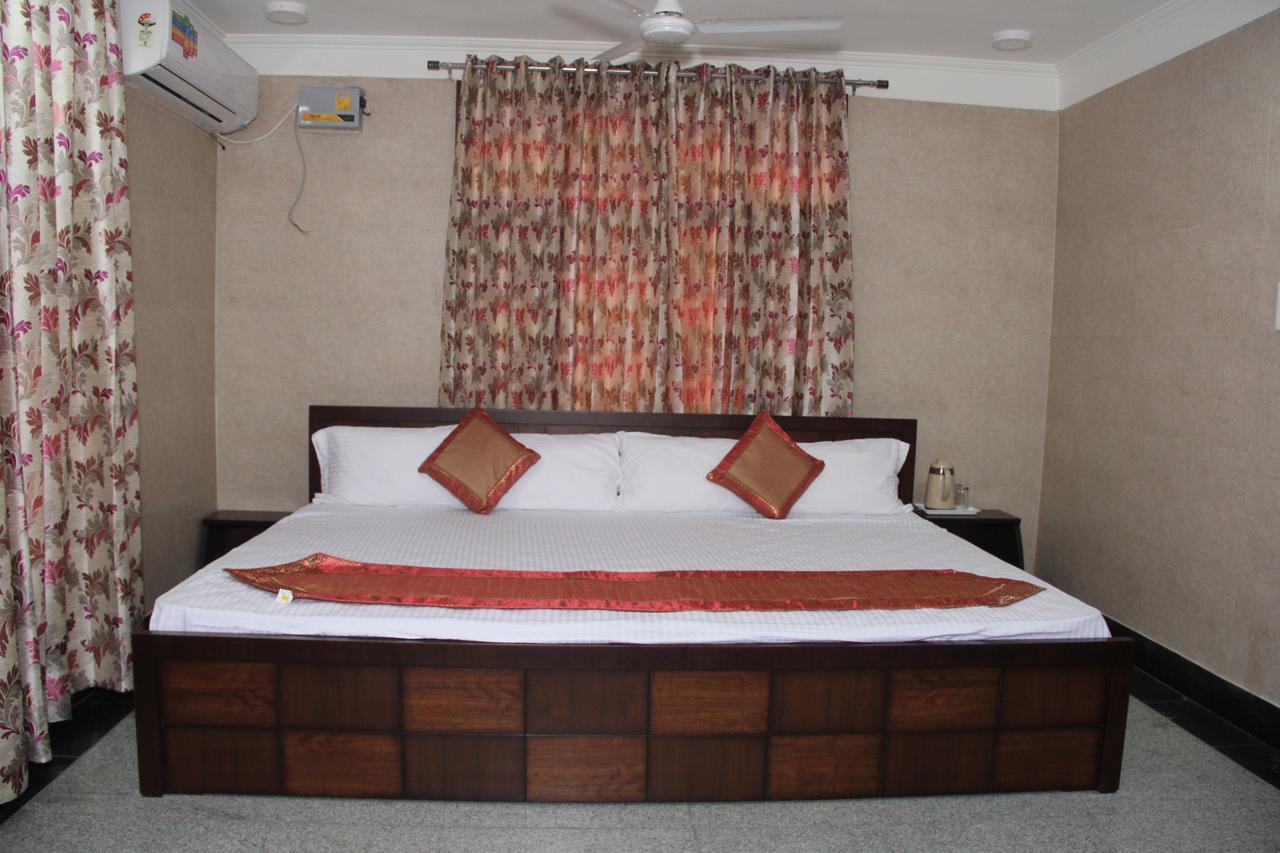Hotel Silk Haldwāni Dış mekan fotoğraf