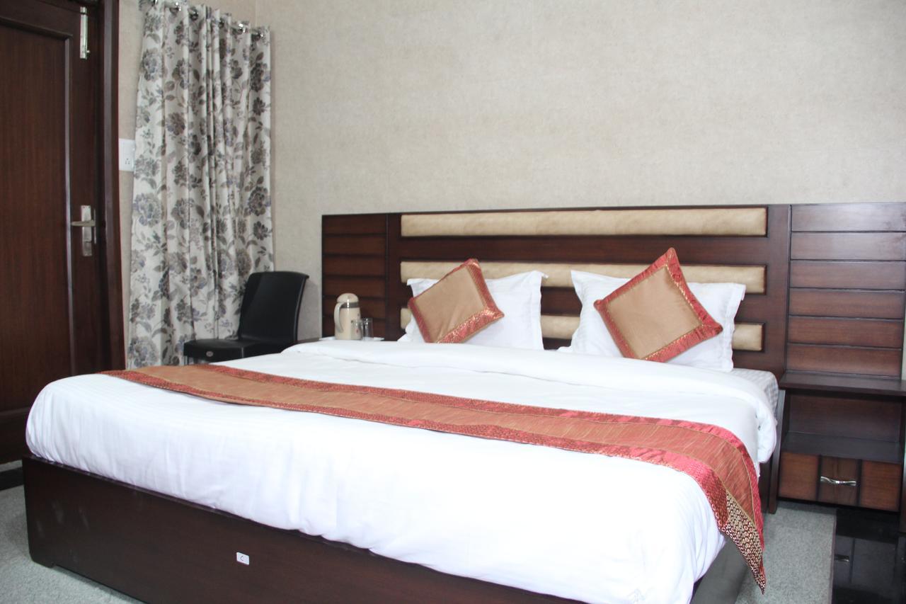 Hotel Silk Haldwāni Dış mekan fotoğraf