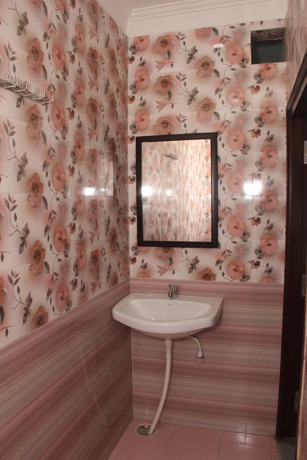 Hotel Silk Haldwāni Dış mekan fotoğraf