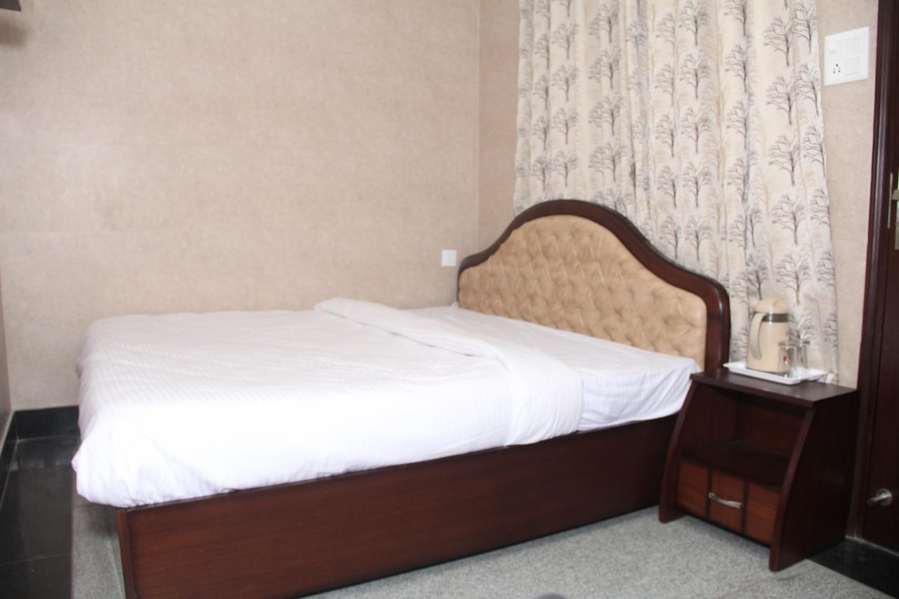 Hotel Silk Haldwāni Dış mekan fotoğraf
