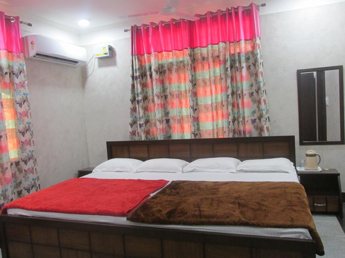 Hotel Silk Haldwāni Dış mekan fotoğraf